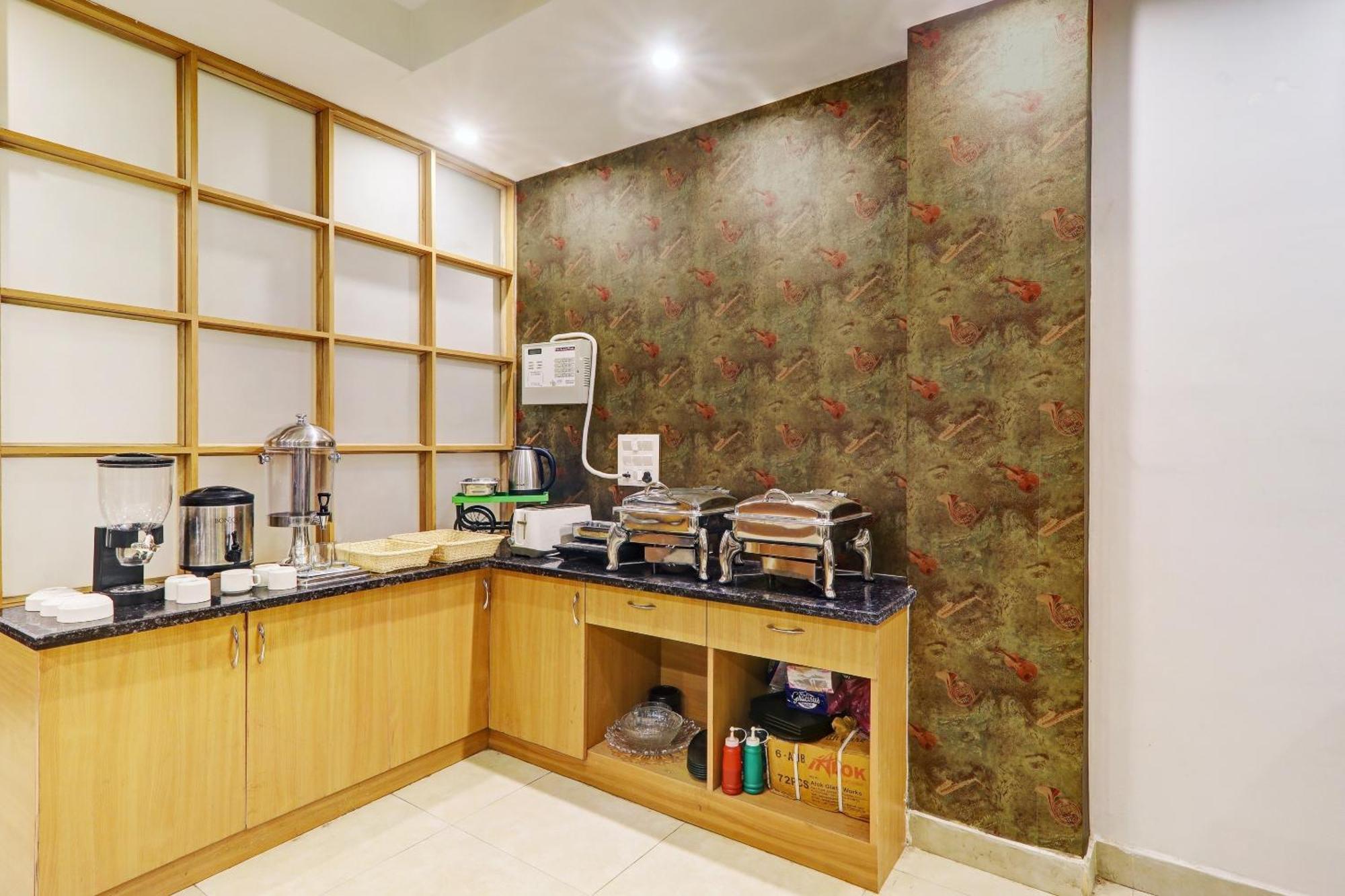 Townhouse Rama Inn. Hotel 4*